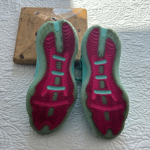 Adidas Dame Basketball Shoe - Picture 6 of 9